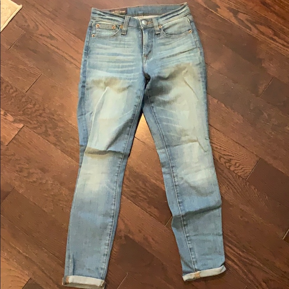 Light wash, skinny high-rise jeans!